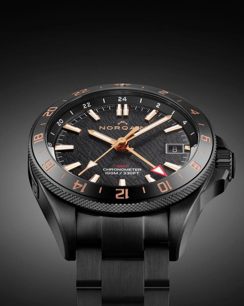 Часовник NORQAIN NEVEREST GMT Glacier 41mm N1100.22B02.B01 – корпус от DLC стомана с керамичен безел – classicwatches.bg