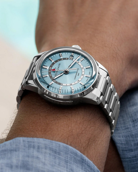 NORQAIN Freedom 60 GMT N2100.22S01.A01 COSC автоматичен часовник с втора часова зона – classicwatches.bg