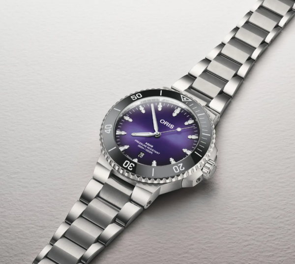 мъжки часовник Oris с тунгстенов ринг и водоустойчивост 30 ATM