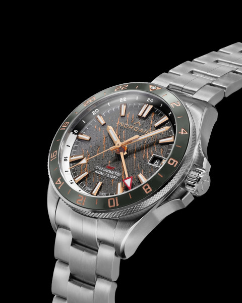 Часовник NORQAIN NEVEREST GMT Glacier 41mm N1100.22S02.G01 – корпус от благородна стомана и сив керамичен безел – classicwatches.bg