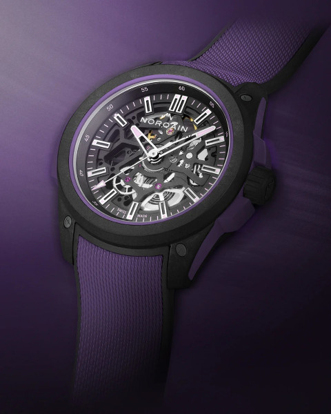 часовник NORQAIN Wild ONE Skeleton 42mm с лилави акценти – classicwatches.bg