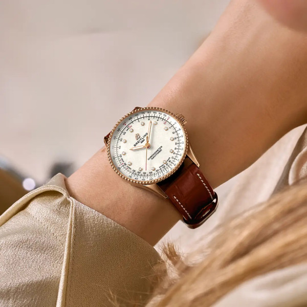 Breitling Navitimer Automatic 36 със slide rule функция – R17327211A1P1 – classicwatches.bg
