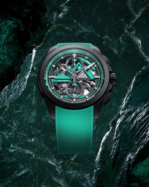 Часовник NORQAIN Independence Skeleton Chrono 42mm N3200.40T02.J01 – скелетонизиран черно-зелен циферблат с Flyback хронограф – classicwatches.bg