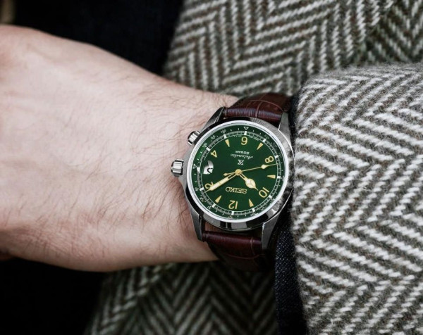 seiko prospex alpinist spb121j1 компасен безел
