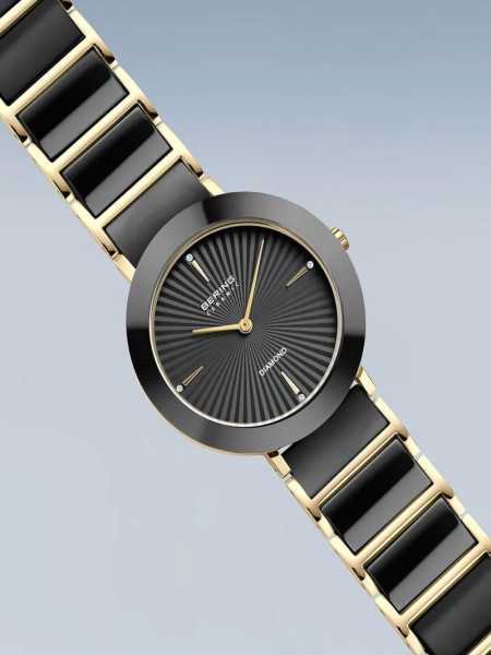 Дамски сет часовник и гривна Bering Classic 11435-732-GWP