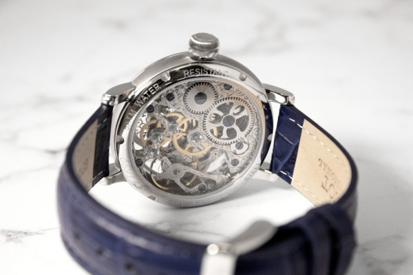 часовник poljot international dynasty iii сребрист циферблат и сини стрелки classicwatches.bg