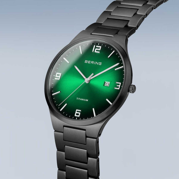 Мъжки часовник Bering Titanium 15240-728