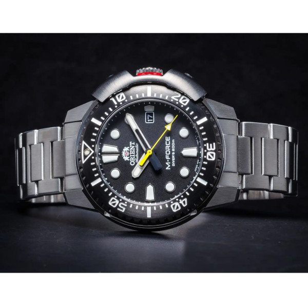 orient ra ac0l01b черен циферблат с луминесцентни индекси classicwatches.bg