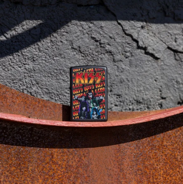 Запалка Zippo - Kiss® Poster Design