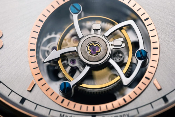 мъжки часовник ръчно навиване poljot-international-tourbillon-3400-t-xviii-bg-tourbillon-detail-classicwatches

