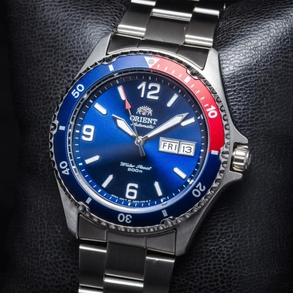 Orient FAA02009D спортен часовник ден и дата стоманена верижка classicwatches.bg