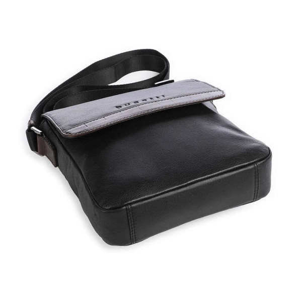 Чанта за рамо Bugatti - Corso Deluxe Crossbody, с капак, черна