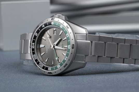 certina ds action сив циферблат стоманена верижка

