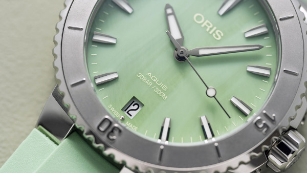 ORIS AQUIS DATE 36.5MM 733 7770 4157-07 4 18 67FC