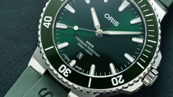 мъжки часовник автоматичен oris-aquis-date-733-7789-4157-front-view-classicwatches1