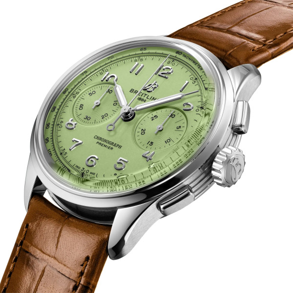 мъжки часовник ръчен хронограф breitling-ab0930d31l1p1-pistachio-dial-front-view-classicwatches