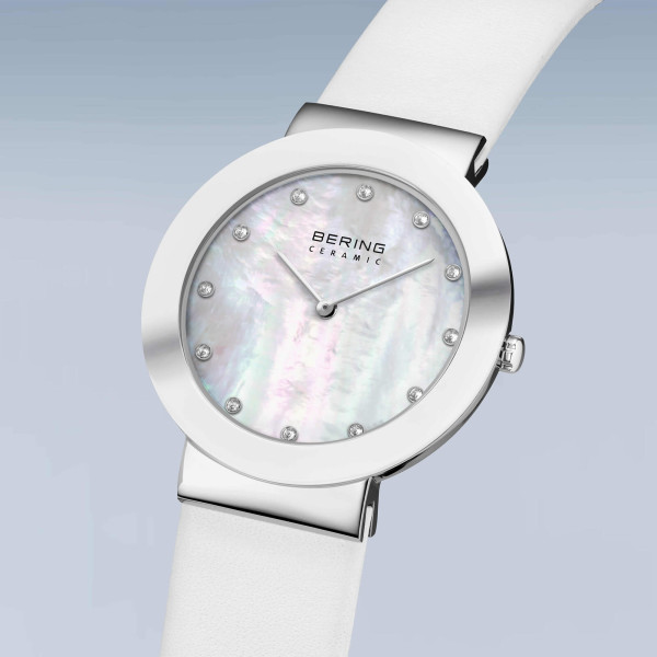 Дамски часовник Bering Classic 11435-604