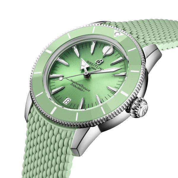 breitling-superocean-heritage-a10390361l1s1-green-dial-detail-classicwatches