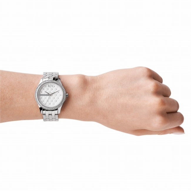 дамски часовник armani exchange ax5215 – стилен сребрист модел с инкрустирани кристали на дамска ръка – ClassicWatches.bg
