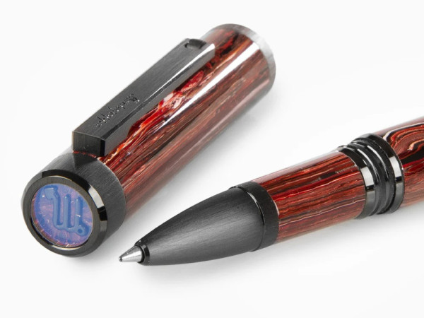 Ролер Montegrappa Zodiac Scorpio ISZEZRIC-R4 черен с 18K розово злато – classicwatches.bg
Ролер Montegrappa Zodiac Scorpio ISZEZRIC-R4 италиански луксозен инструмент за писане – classicwatches.bg
