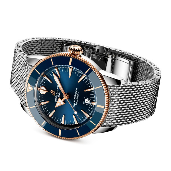 Breitling UB3112161C1A1 – швейцарски часовник със син циферблат и дата на 6 часа – classicwatches.bg