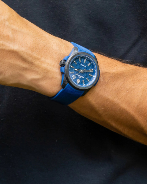 norqain-wild-one-42mm-син-циферблат