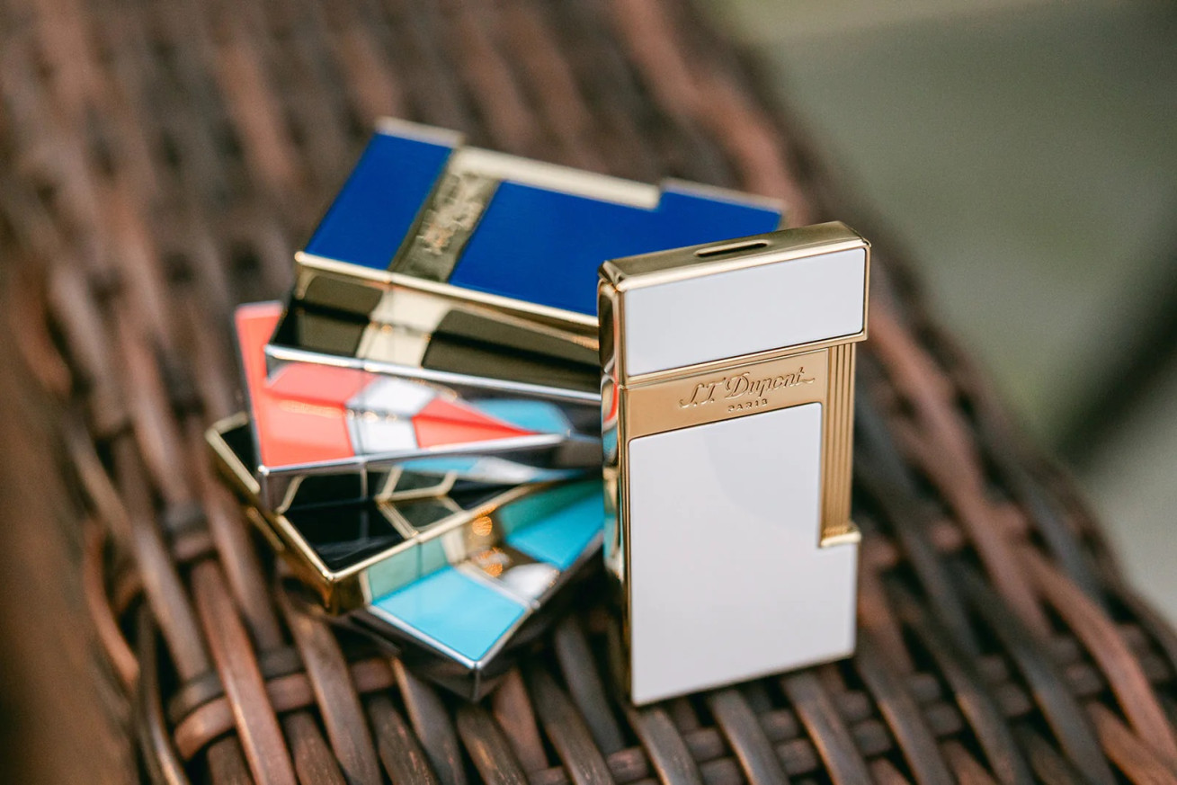 ЗАПАЛКА S.T.DUPONT SLIMMY LIGHTER BLACK LACQUER AND GOLD 28002
