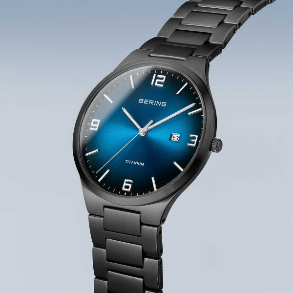Мъжки часовник Bering Titanium 15240-727